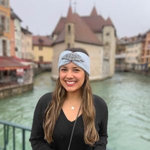 Meet your Posher, Maria fernanda